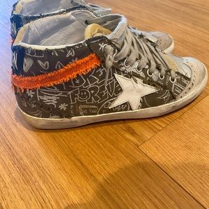 Lightly worn mid star canvass Golden Goose sneakers.